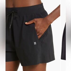 Sweaty Betty Explorer Tie Waist Shorts 3” - Size Small